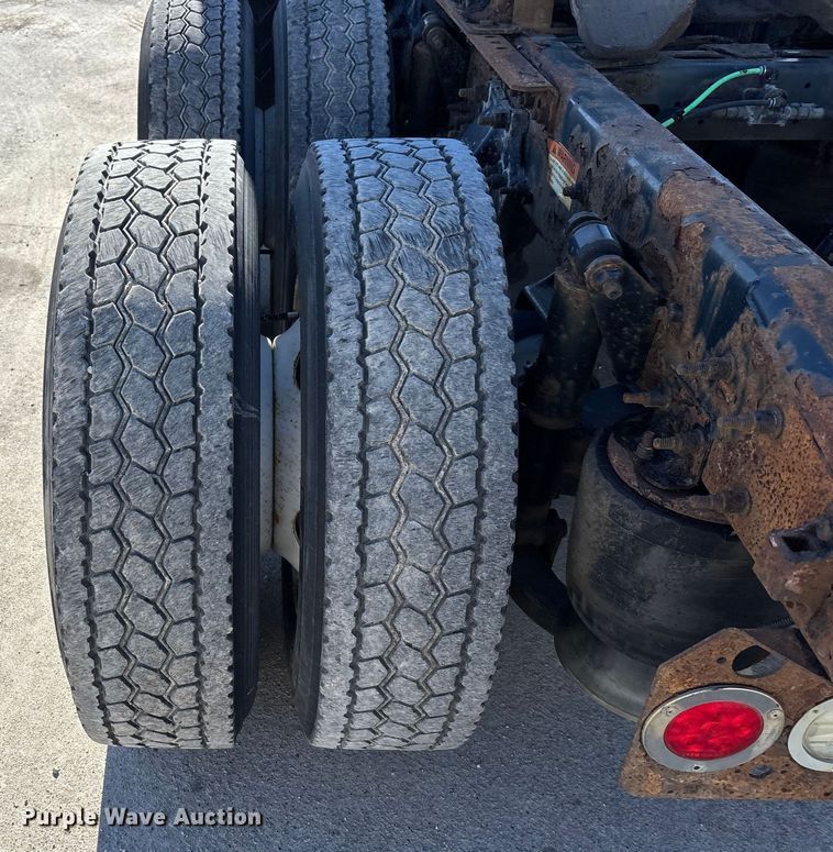 image for item FG1073 2017 Freightliner Cascadia 125 semi truck