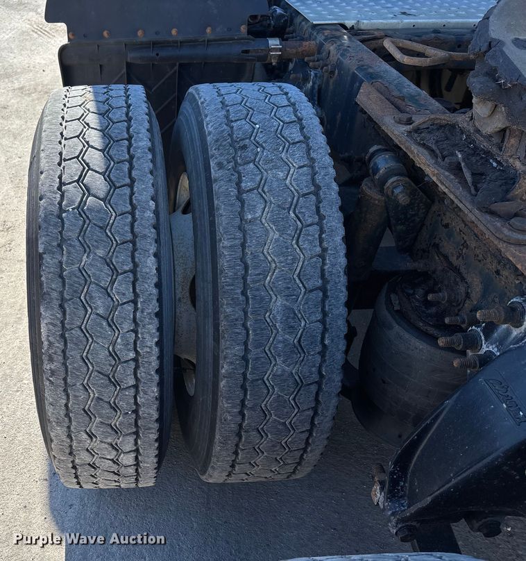 image for item FG1073 2017 Freightliner Cascadia 125 semi truck