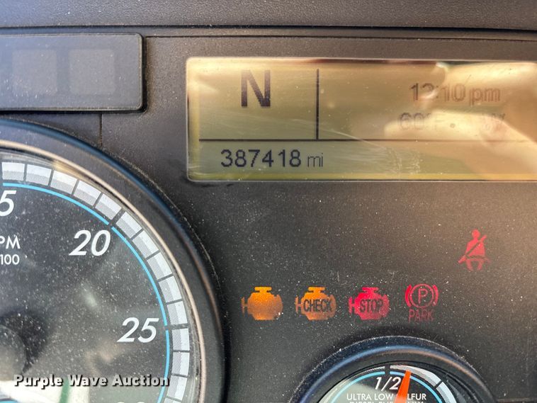 image for item FG1073 2017 Freightliner Cascadia 125 semi truck