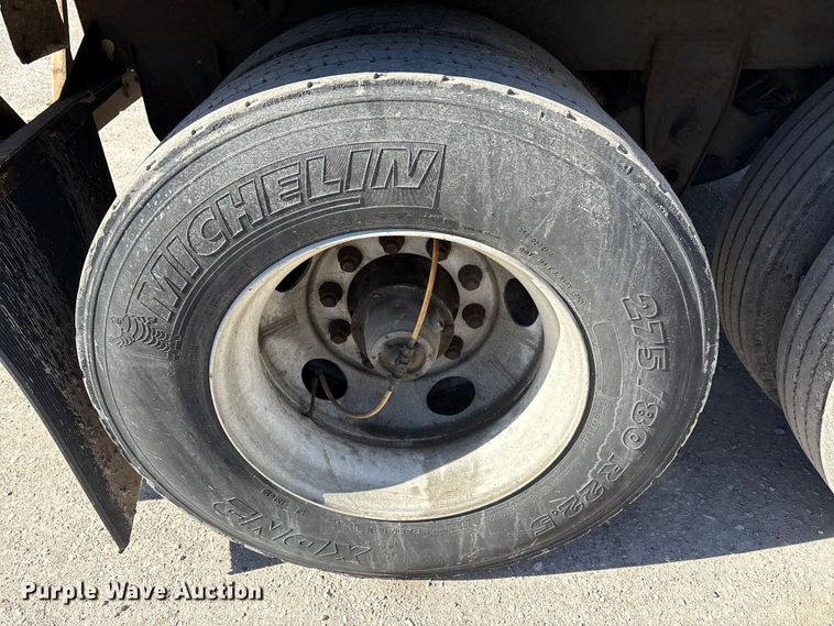 image for item FG1074 2013 Strick dry van trailer