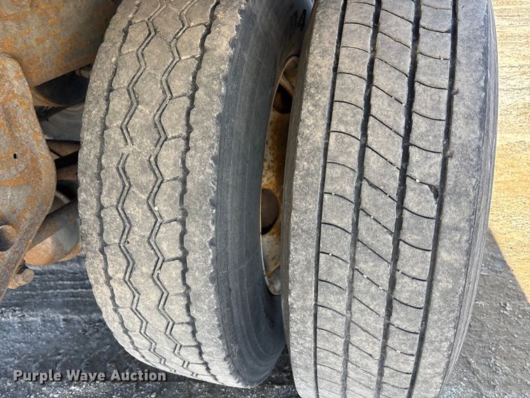 image for item FG1076 2013 Strick dry van trailer