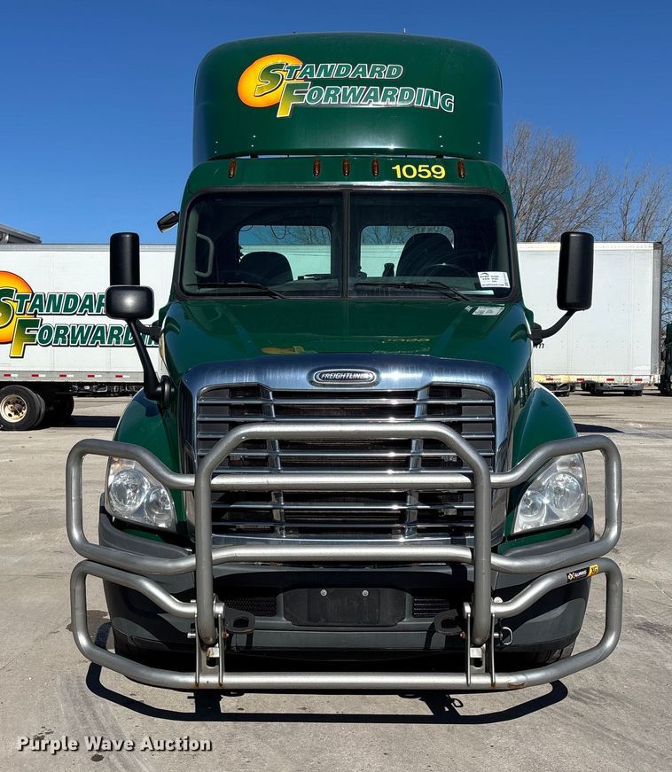 image for item FG1078 2017 Freightliner Cascadia 125 semi truck