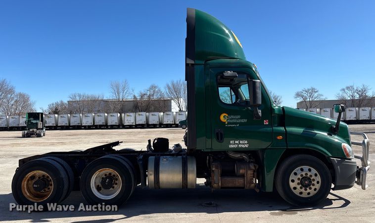 image for item FG1078 2017 Freightliner Cascadia 125 semi truck