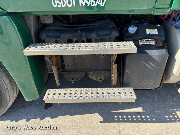 image for item FG1078 2017 Freightliner Cascadia 125 semi truck