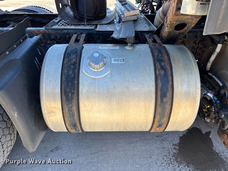 image for item FG1078 2017 Freightliner Cascadia 125 semi truck