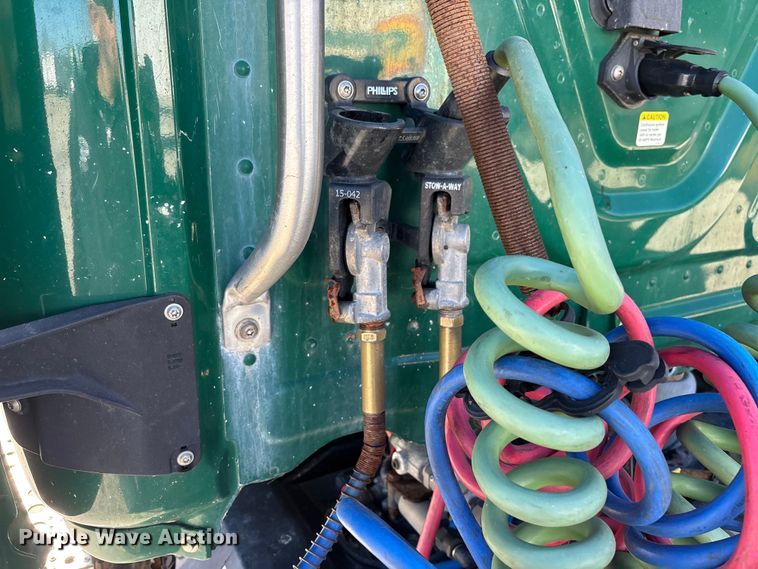 image for item FG1078 2017 Freightliner Cascadia 125 semi truck