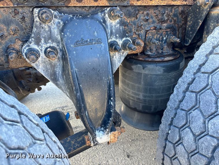 image for item FG1078 2017 Freightliner Cascadia 125 semi truck