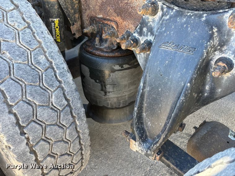 image for item FG1078 2017 Freightliner Cascadia 125 semi truck