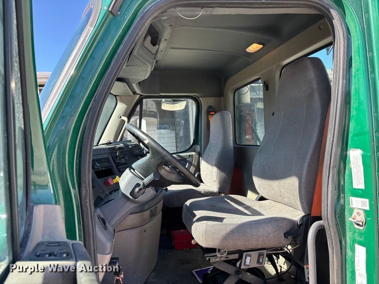 image for item FG1078 2017 Freightliner Cascadia 125 semi truck