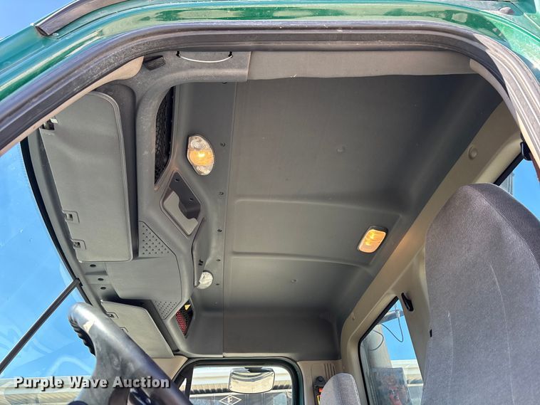 image for item FG1078 2017 Freightliner Cascadia 125 semi truck