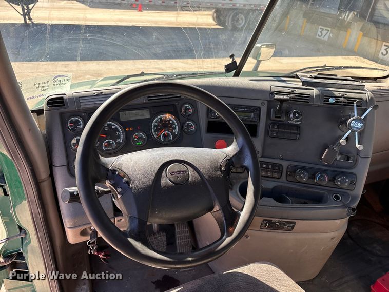 image for item FG1078 2017 Freightliner Cascadia 125 semi truck