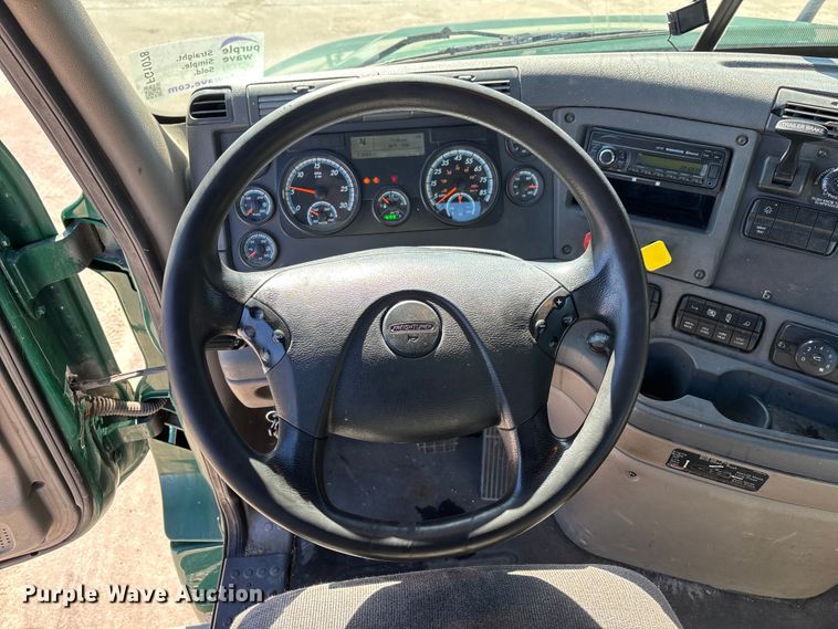 image for item FG1078 2017 Freightliner Cascadia 125 semi truck