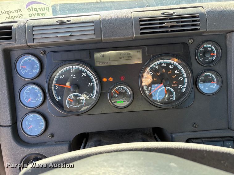 image for item FG1078 2017 Freightliner Cascadia 125 semi truck