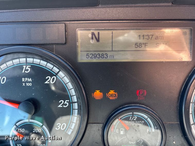 image for item FG1078 2017 Freightliner Cascadia 125 semi truck