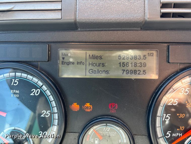 image for item FG1078 2017 Freightliner Cascadia 125 semi truck