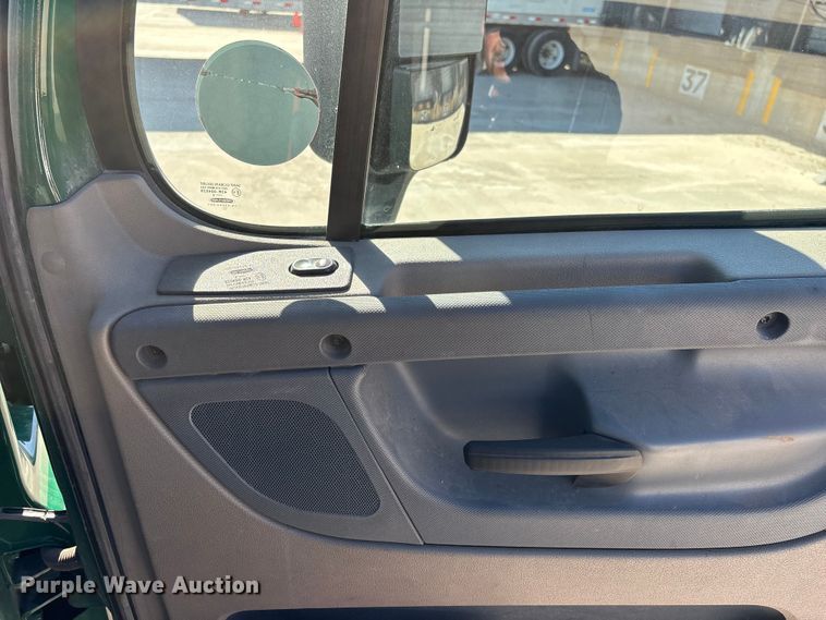 image for item FG1078 2017 Freightliner Cascadia 125 semi truck