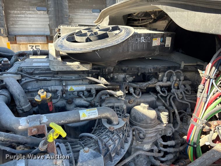 image for item FG1078 2017 Freightliner Cascadia 125 semi truck