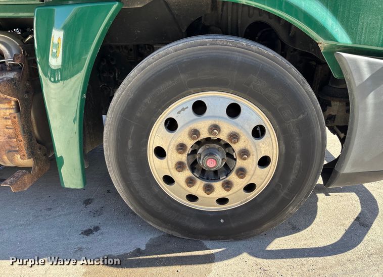 image for item FG1078 2017 Freightliner Cascadia 125 semi truck