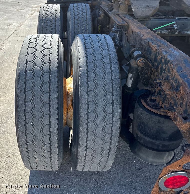 image for item FG1078 2017 Freightliner Cascadia 125 semi truck