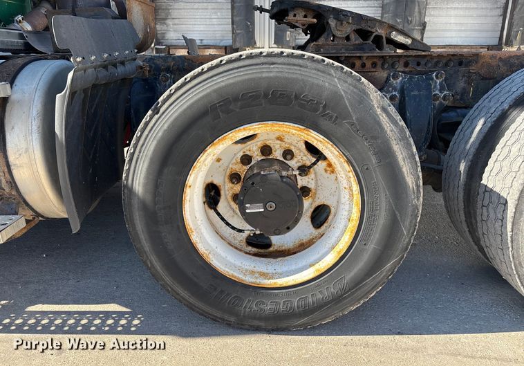 image for item FG1078 2017 Freightliner Cascadia 125 semi truck