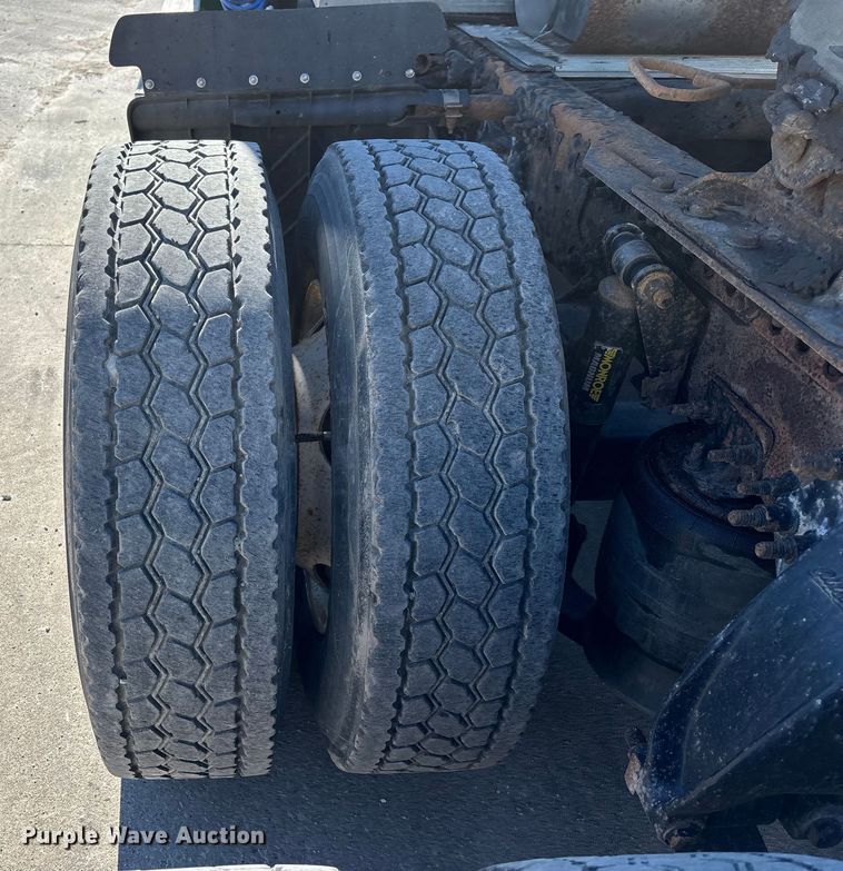 image for item FG1078 2017 Freightliner Cascadia 125 semi truck