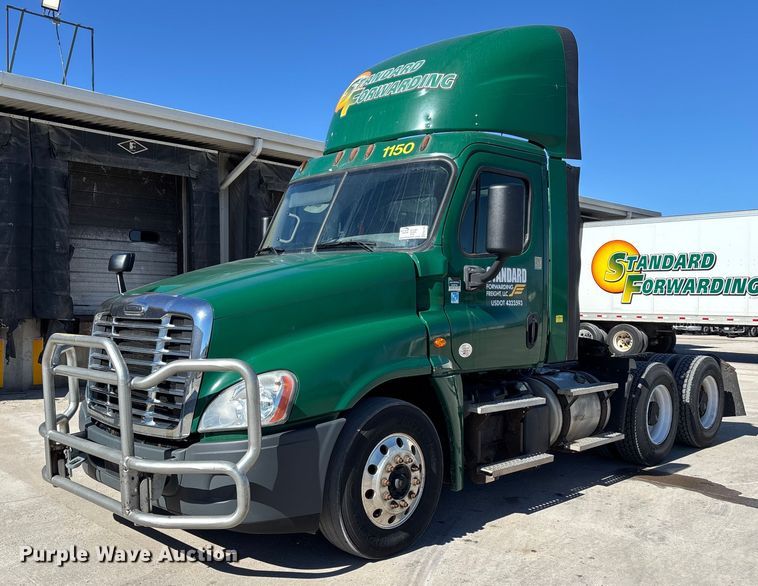 image for item FG1079 2017 Freightliner Cascadia 125 semi truck