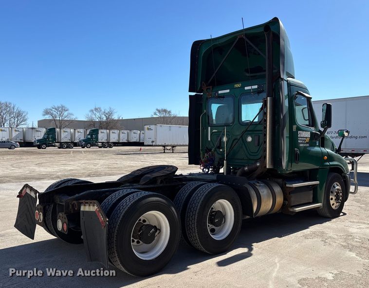 image for item FG1079 2017 Freightliner Cascadia 125 semi truck