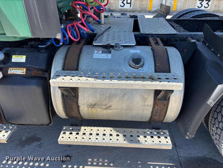 image for item FG1079 2017 Freightliner Cascadia 125 semi truck