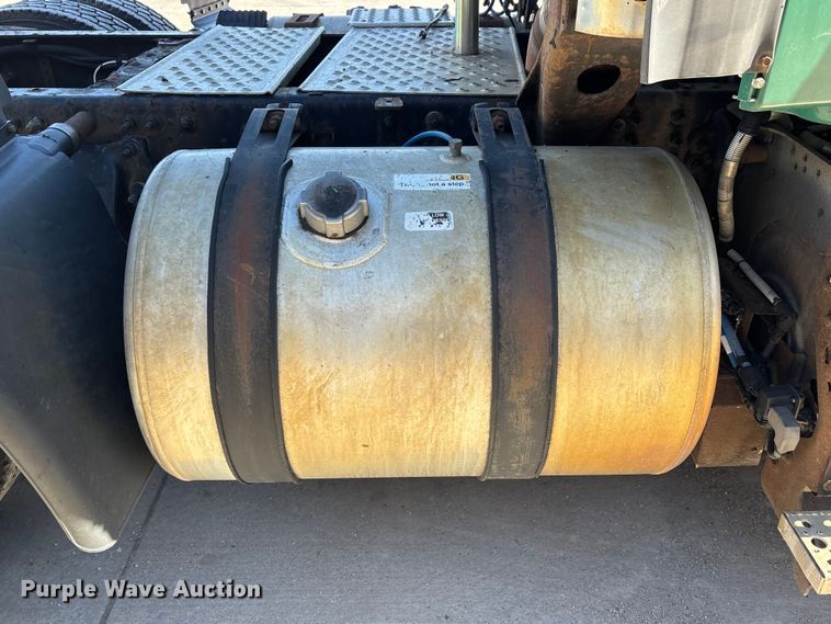 image for item FG1079 2017 Freightliner Cascadia 125 semi truck