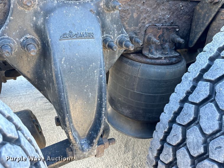 image for item FG1079 2017 Freightliner Cascadia 125 semi truck