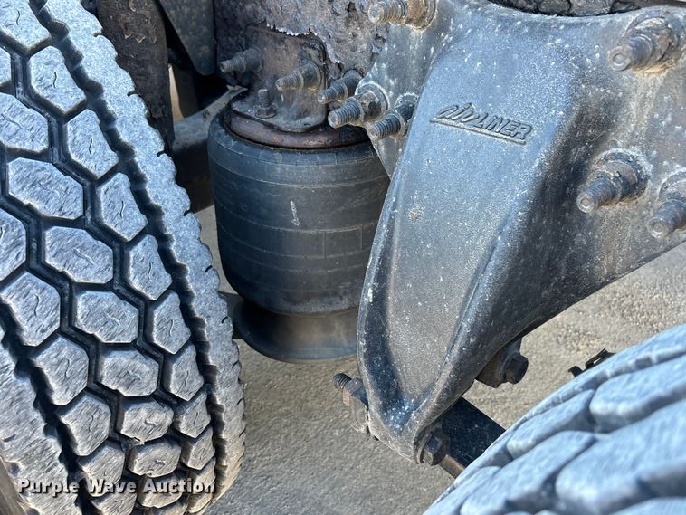 image for item FG1079 2017 Freightliner Cascadia 125 semi truck