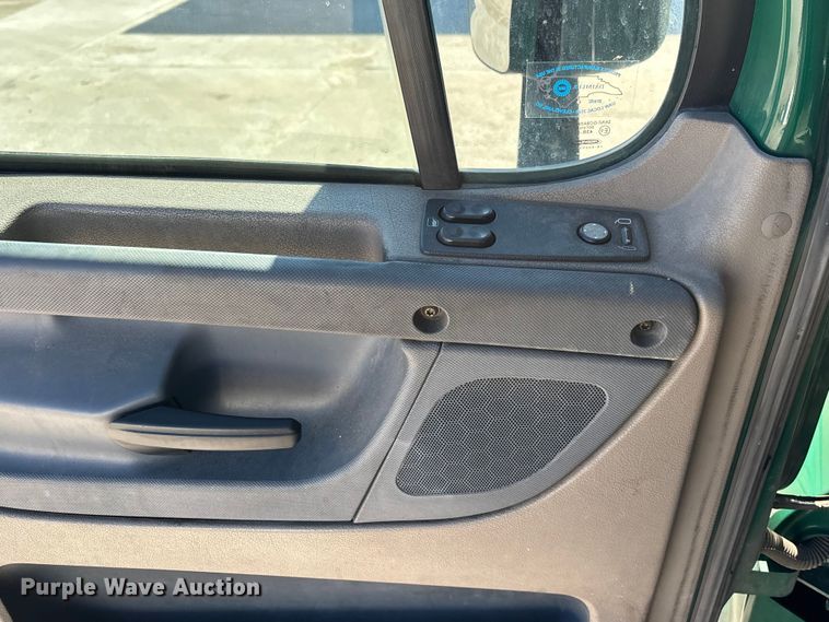 image for item FG1079 2017 Freightliner Cascadia 125 semi truck