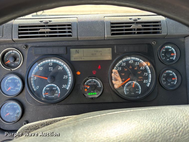 image for item FG1079 2017 Freightliner Cascadia 125 semi truck