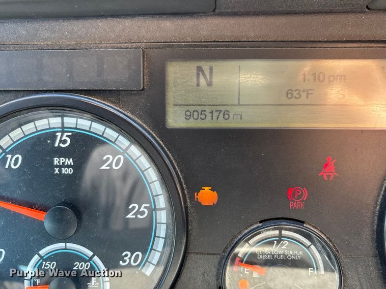 image for item FG1079 2017 Freightliner Cascadia 125 semi truck