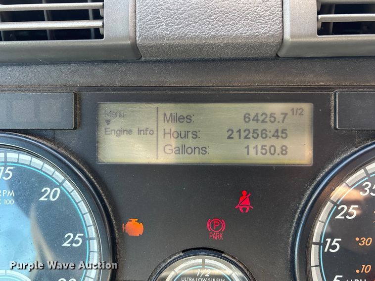 image for item FG1079 2017 Freightliner Cascadia 125 semi truck