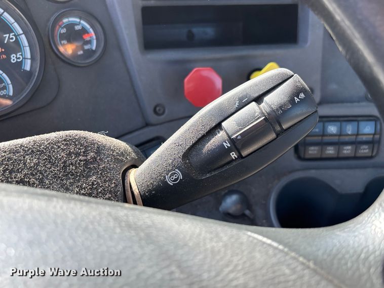 image for item FG1079 2017 Freightliner Cascadia 125 semi truck