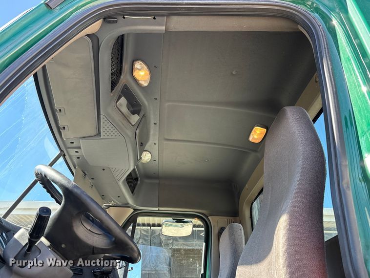 image for item FG1079 2017 Freightliner Cascadia 125 semi truck