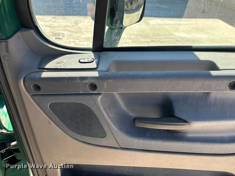 image for item FG1079 2017 Freightliner Cascadia 125 semi truck