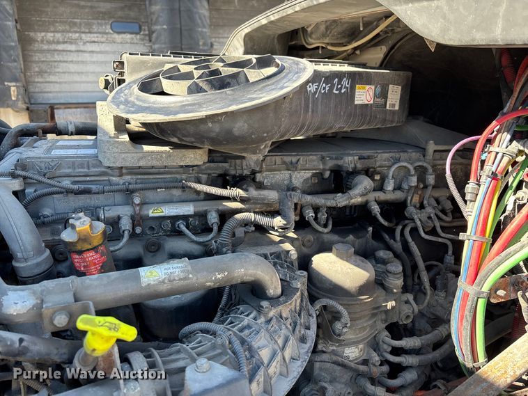 image for item FG1079 2017 Freightliner Cascadia 125 semi truck