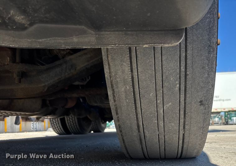 image for item FG1079 2017 Freightliner Cascadia 125 semi truck