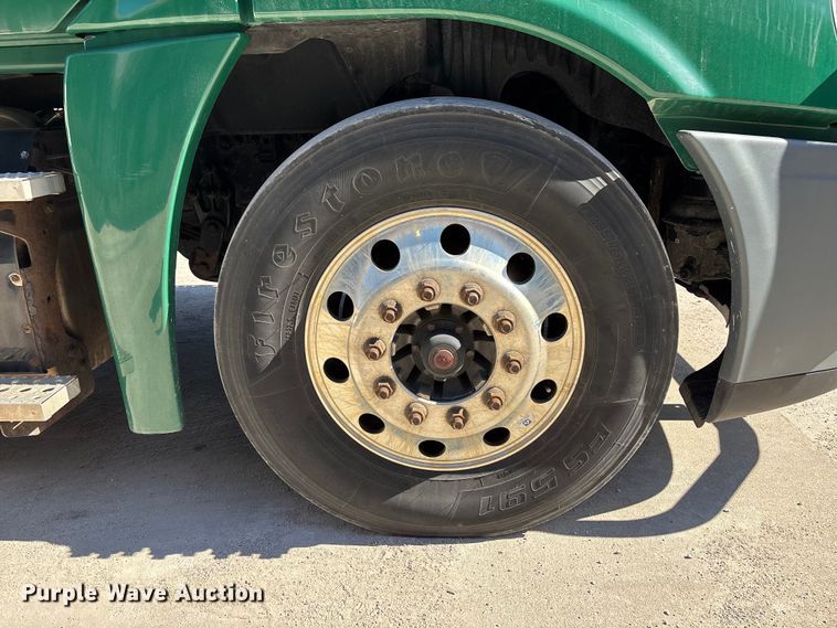 image for item FG1079 2017 Freightliner Cascadia 125 semi truck