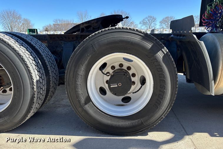 image for item FG1079 2017 Freightliner Cascadia 125 semi truck