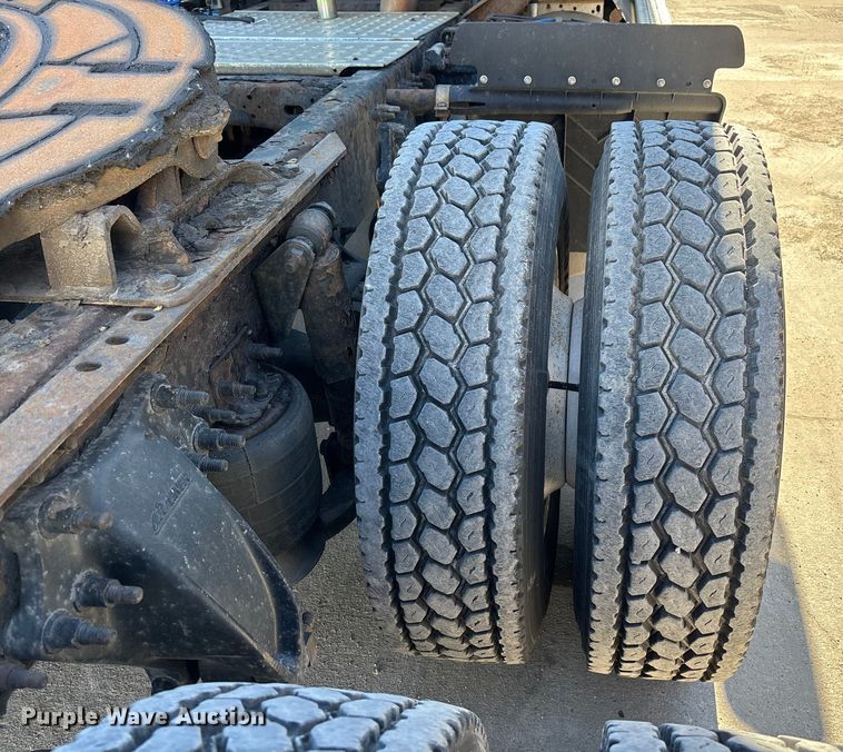 image for item FG1079 2017 Freightliner Cascadia 125 semi truck