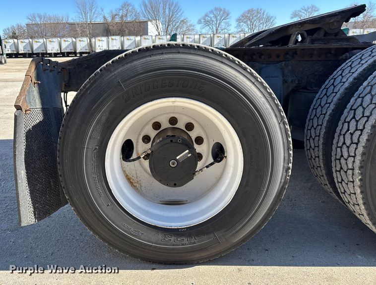 image for item FG1079 2017 Freightliner Cascadia 125 semi truck