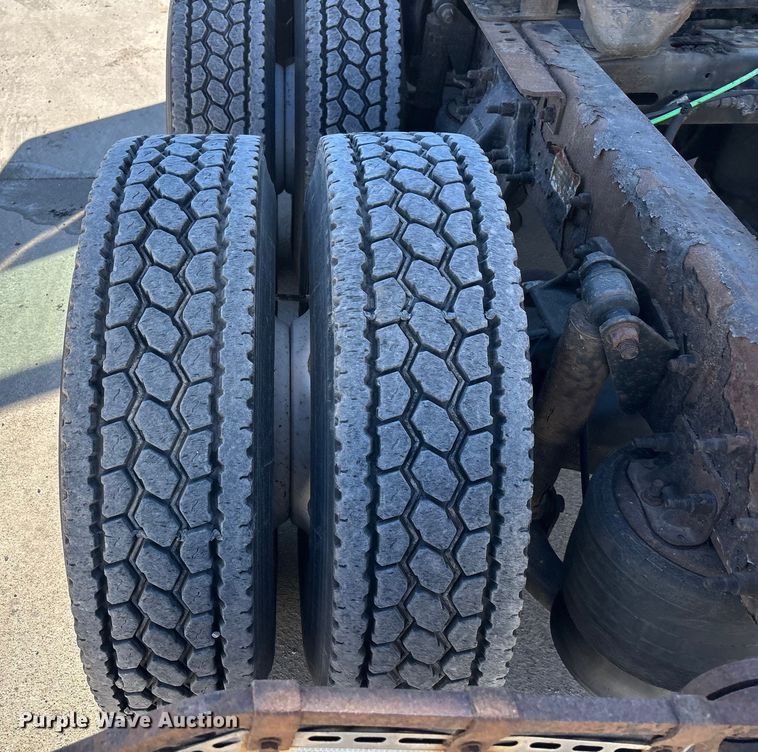 image for item FG1079 2017 Freightliner Cascadia 125 semi truck