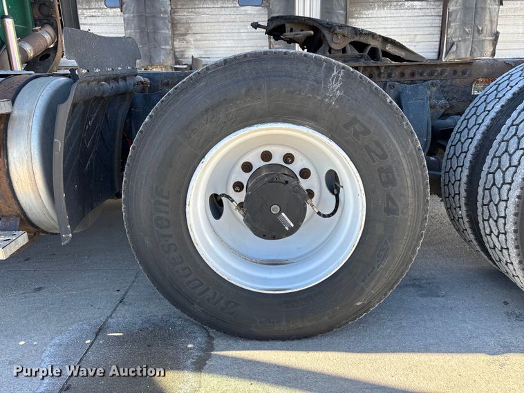 image for item FG1079 2017 Freightliner Cascadia 125 semi truck