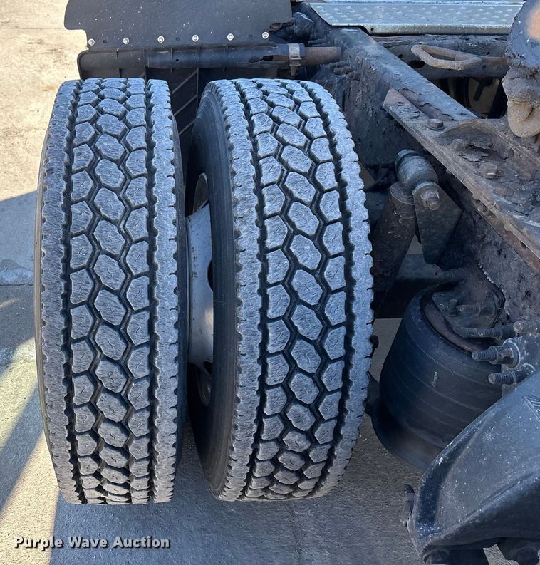 image for item FG1079 2017 Freightliner Cascadia 125 semi truck