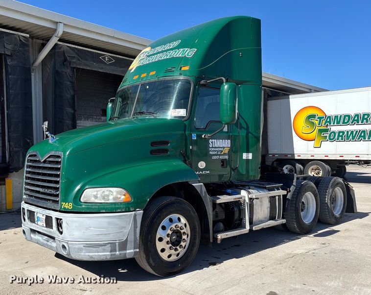 image for item FG1080 2016 Mack CXU613 semi truck