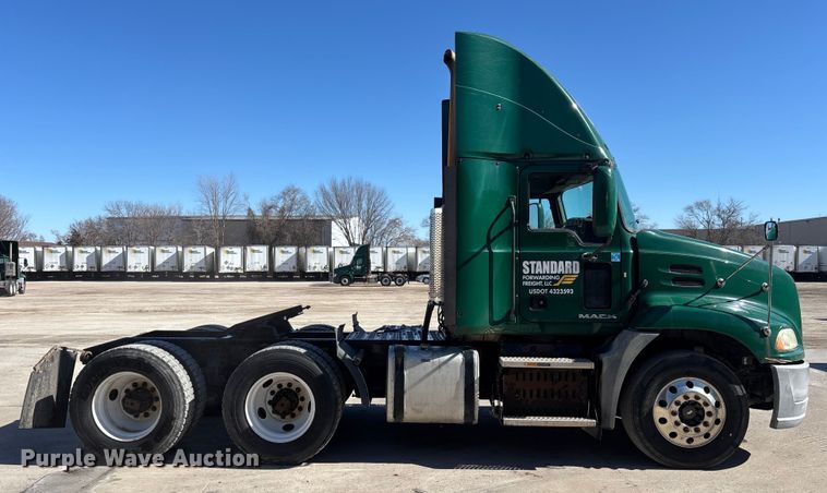 image for item FG1080 2016 Mack CXU613 semi truck