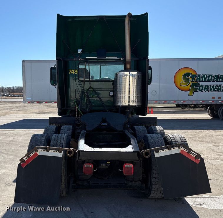 image for item FG1080 2016 Mack CXU613 semi truck